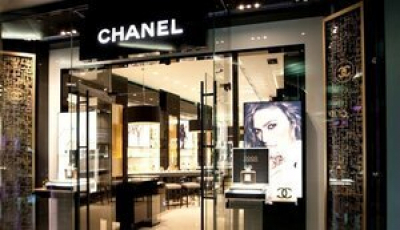 Французький модний дім Chanel таємно закриває магазини і йде з Росії,