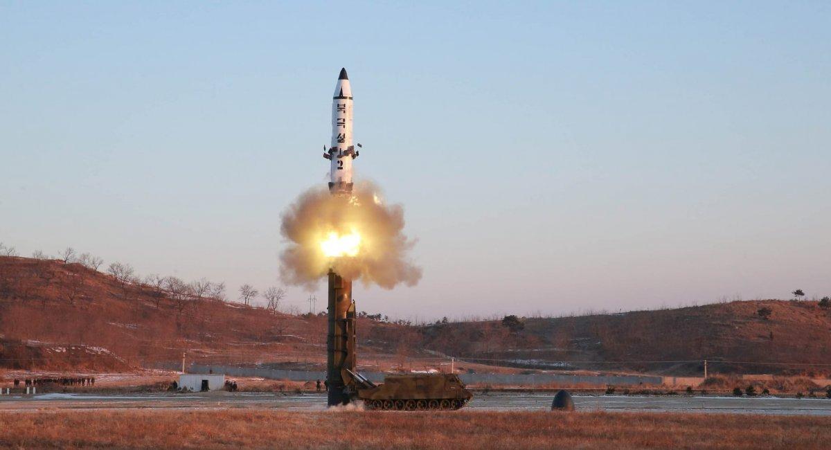 The Russian army may have acquired another ballistic missile: the Pukguksong-2, which boasts a range of at least 1,200 km.