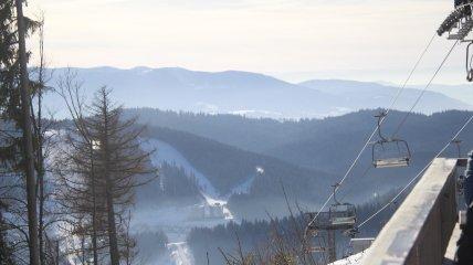 In Bukovel, students can find job opportunities that offer a respectable salary, allowing them to work while also enjoying their leisure time.