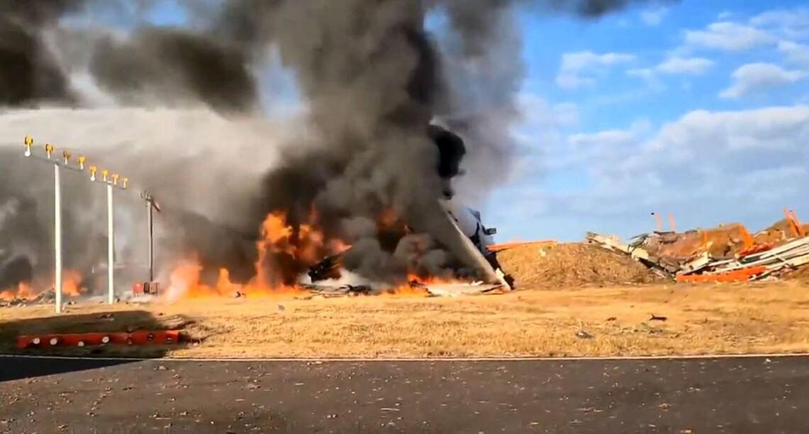 В Південній Кореї розбився пасажирський літак, багато загиблих.