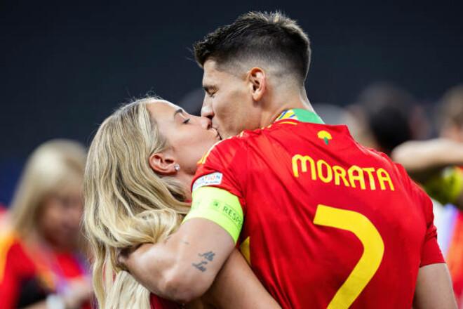 They're back together! The star footballer has reunited with his ex-wife.