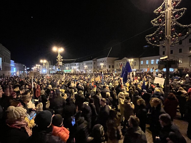 В Словакии начались протесты с требованием отставки премьер-министра Роберта Фицо. На улицы вышли десятки тысяч людей в разных городах страны.