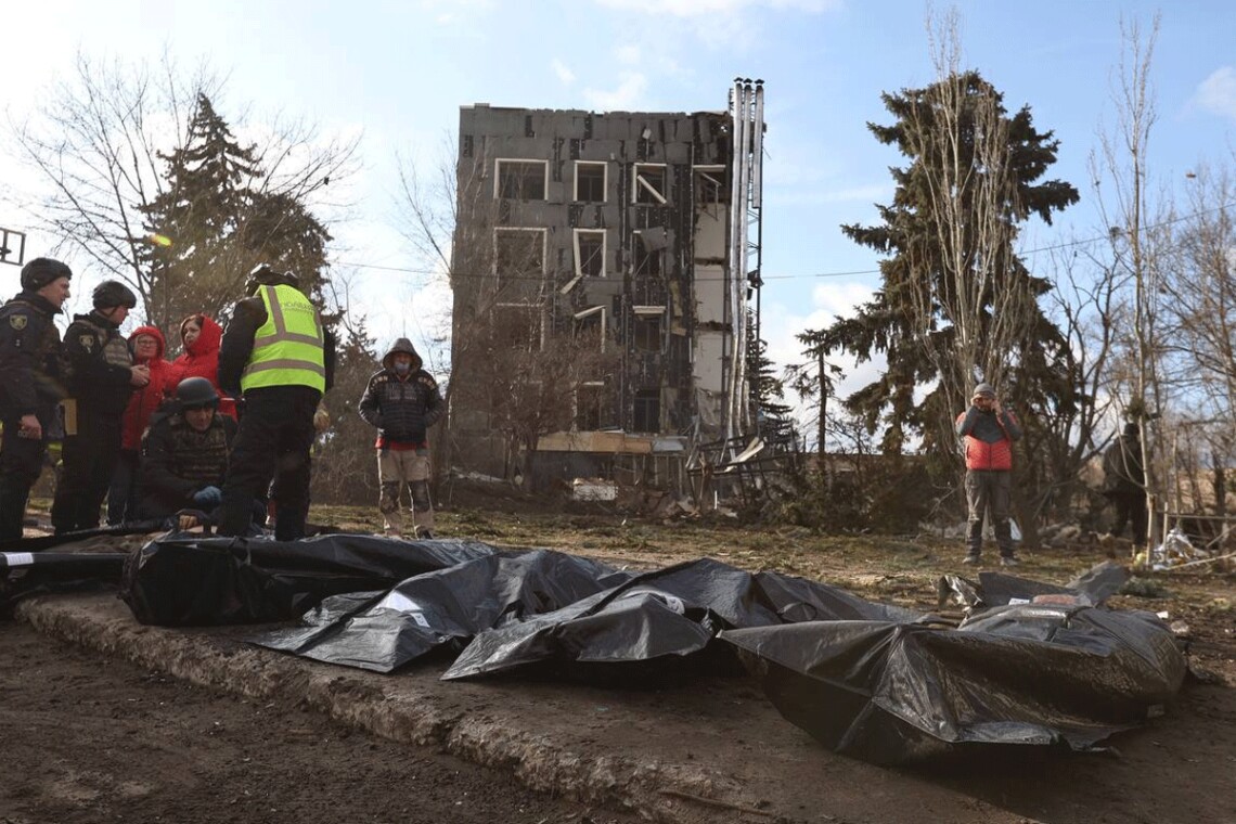 В Изюме резко возросло количество пострадавших от удара российской ракеты. Сейчас их более полусотни.