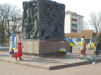 Монумент в память о жертвах Корюковской трагедии